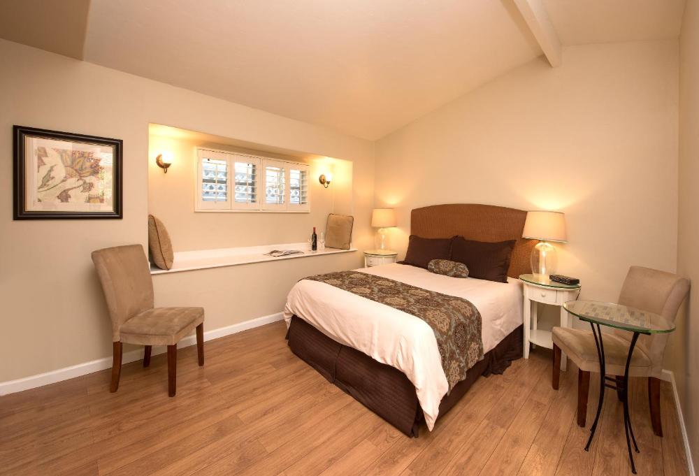 Standard King Room interior